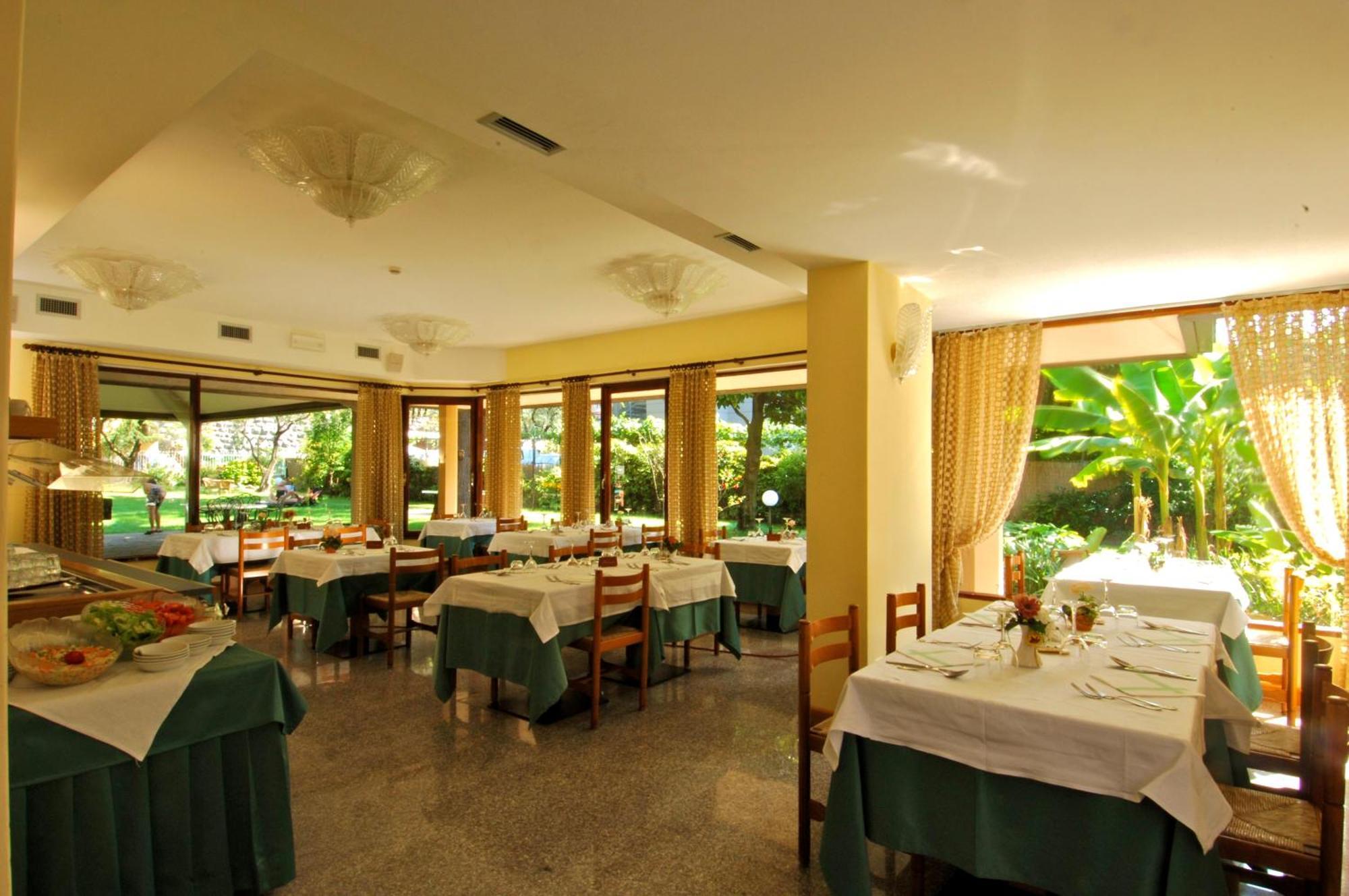 Hotel Elisabetta Torbole Sul Garda Exteriör bild