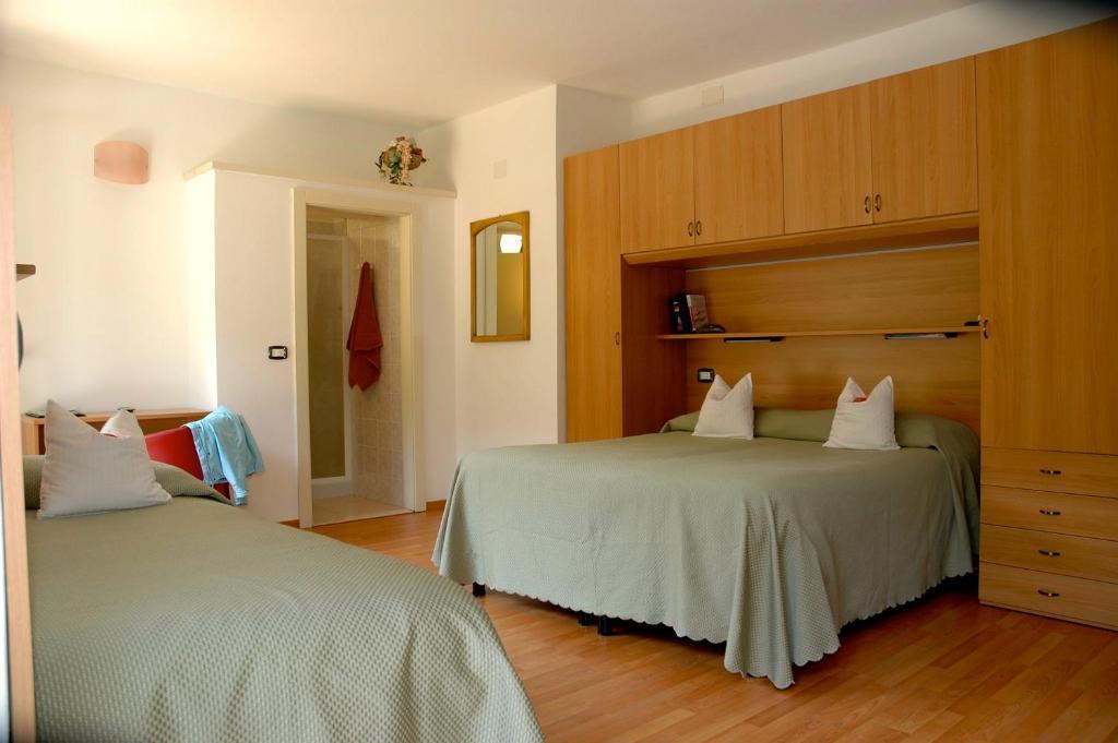 Hotel Elisabetta Torbole Sul Garda Rum bild